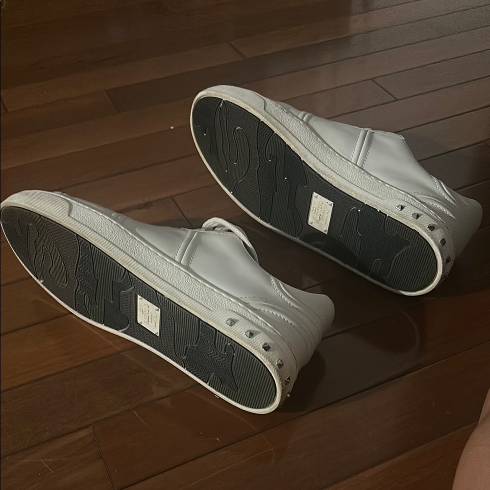 Valentino Garavani Rockstud Women’s  Classic White Sneakers - Picture 8 of 11